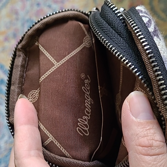 Wrangler Canvas Sling Crossbody Bag - Black and White - Picture 6 of 8